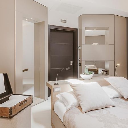La Residenza Del Monaco Bianco Bed & Breakfast มาเตรา ภายนอก รูปภาพ
