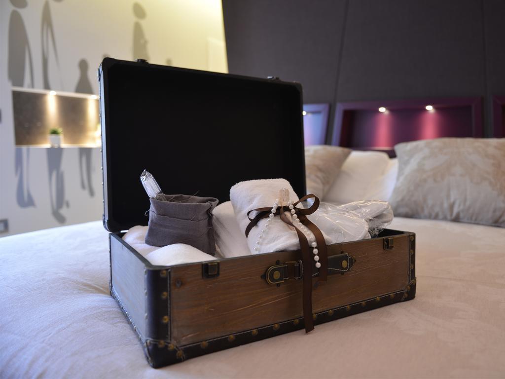La Residenza Del Monaco Bianco Bed & Breakfast มาเตรา ภายนอก รูปภาพ