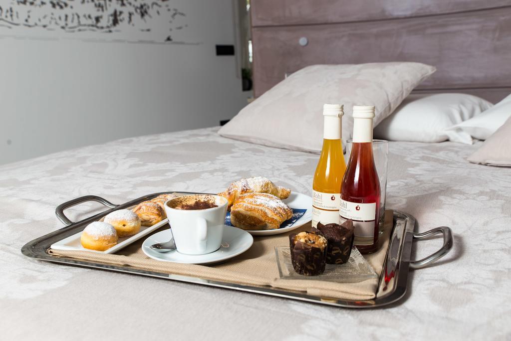 La Residenza Del Monaco Bianco Bed & Breakfast มาเตรา ภายนอก รูปภาพ