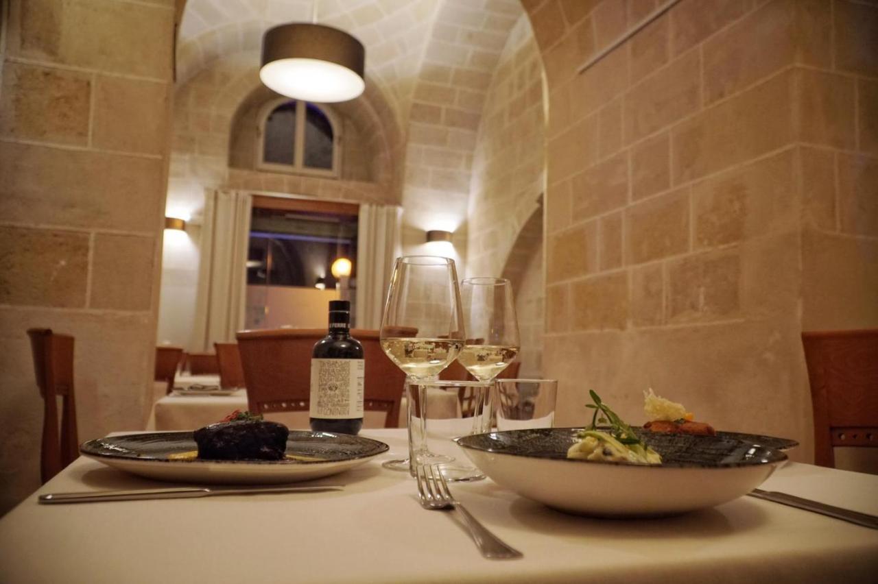 La Residenza Del Monaco Bianco Bed & Breakfast มาเตรา ภายนอก รูปภาพ